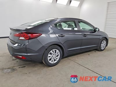 Trzecie zdjęcie samochodu z tyłu: 2020 HYUNDAI ELANTRA SE VIN:5NPD74LF0LH588770 - miniatura