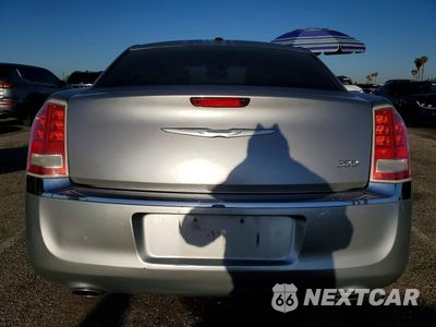 Zdjęcie 6 z 12 samochodu: 2014 CHRYSLER 300 VIN:2C3CCAAGXEH335957 - miniatura