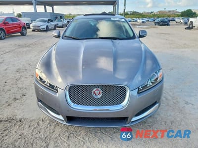Piąte zdjęcie samochodu w środku: 2015 JAGUAR XF 2.0T PREMIUM VIN:SAJWA0FSXFPU50496 - miniatura