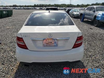 Zdjęcie 6 z 12 samochodu: 2012 MERCEDES-BENZ C 250 VIN:WDDGF4HB8CA712125 - miniatura