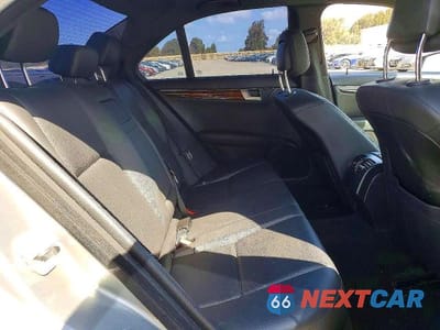 Zdjęcie 10 z 12 samochodu: 2014 MERCEDES-BENZ C 250 VIN:WDDGF4HBXER316220 - miniatura