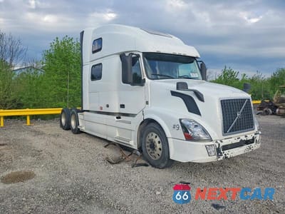 2018 VOLVO VN VNL 4V4NC9EHXJN961245 - główne zdjęcie licytacji z USA - miniatura