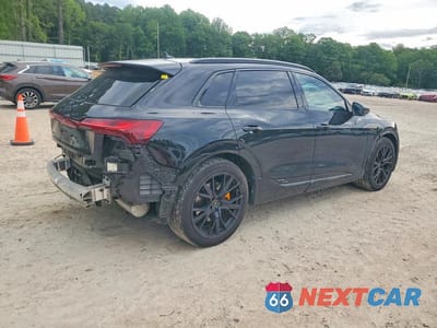 Trzecie zdjęcie samochodu z tyłu: 2022 AUDI E-TRON CHRONOS VIN:WA1VABGE4NB040748 - miniatura