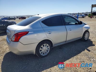 Trzecie zdjęcie samochodu z tyłu: 2013 NISSAN VERSA 1.6 S VIN:3N1CN7AP1DL821249 - miniatura