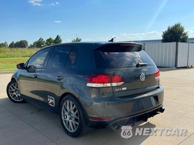 Trzecie zdjęcie samochodu z tyłu: 2013 VOLKSWAGEN GTI VIN:WVWHD7AJ4DW123732 - miniatura