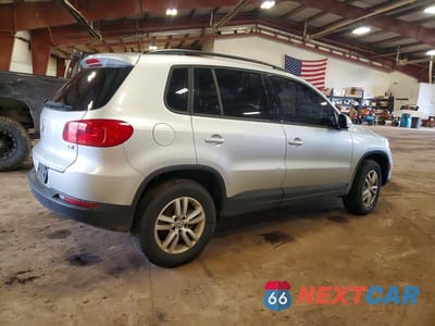 Trzecie zdjęcie samochodu z tyłu: 2016 VOLKSWAGEN TIGUAN S VIN:WVGAV7AX4GW548760 - miniatura