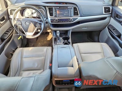 Zdjęcie 8 z 12 samochodu: 2019 TOYOTA HIGHLANDER XLE VIN:5TDJZRFH3KS725765 - miniatura