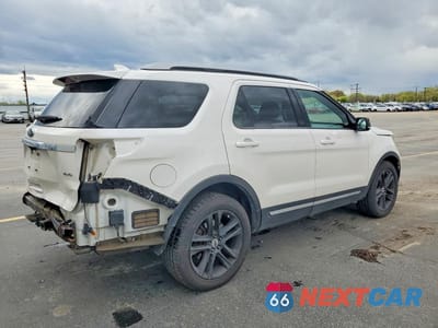 Trzecie zdjęcie samochodu z tyłu: 2017 FORD EXPLORER XLT VIN:1FM5K8D87HGB41855 - miniatura