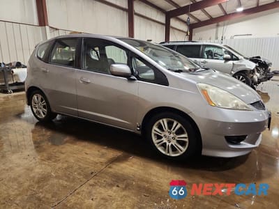 Czwarte zdjęcie samochodu z boku: 2009 HONDA FIT SPORT VIN:JHMGE88489S054975 - miniatura