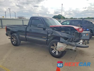 Czwarte zdjęcie samochodu z boku: 1999 CHEVROLET SILVERADO C1500 VIN:1GCEC14W2XZ192402 - miniatura