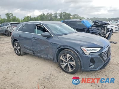 Czwarte zdjęcie samochodu z boku: 2024 AUDI Q8 E-TRON PREMIUM VIN:WA14AAGE9RB061140 - miniatura