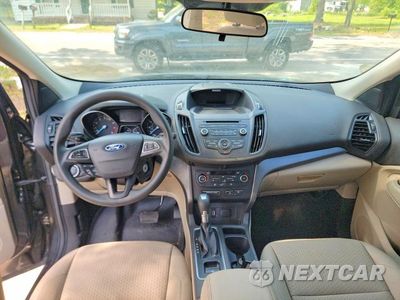 Zdjęcie 9 z 10 samochodu: 2017 FORD ESCAPE SE VIN:1FMCU9GD0HUC36873 - miniatura