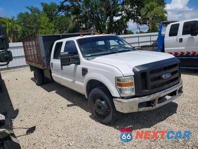 Czwarte zdjęcie samochodu z boku: 2008 FORD F350 SUPER DUTY FLATBED TRUCK VIN:1FDWW36Y88EE18839 - miniatura