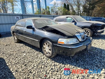 Czwarte zdjęcie samochodu z boku: 2011 LINCOLN TOWN CAR EXECUTIVE L VIN:2LNBL8EV9BX759412 - miniatura