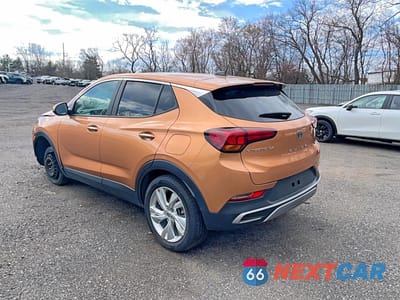 Trzecie zdjęcie samochodu z tyłu: 2025 BUICK ENCORE GX PREFERRED VIN:KL4AMBSP1SB016952 - miniatura