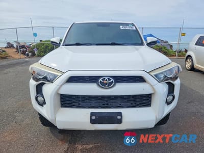 Piąte zdjęcie samochodu w środku: 2018 TOYOTA 4RUNNER SR5 VIN:JTEZU5JR5J5188715 - miniatura