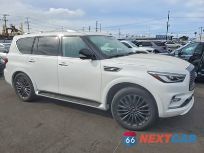 Czwarte zdjęcie samochodu z boku: 2023 INFINITI QX80 PREMIUM SELECT VIN:JN8AZ2AFXP9757216 - miniatura