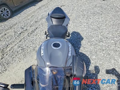 Piąte zdjęcie samochodu w środku: 2025 SUZUKI GSX-R600 VIN:JS1GN7FA2S7100338 - miniatura