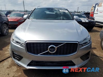 Piąte zdjęcie samochodu w środku: 2018 VOLVO XC60 T5 R-DESIGN VIN:YV4102RM7J1048920 - miniatura