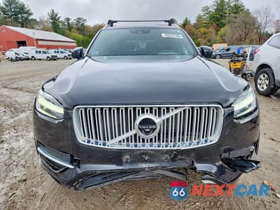 Piąte zdjęcie samochodu w środku: 2017 VOLVO XC90 T6 VIN:YV4A22PL0H1154768 - miniatura