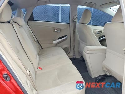 Zdjęcie 10 z 12 samochodu: 2015 TOYOTA PRIUS TWO VIN:JTDKN3DU1F1915533 - miniatura