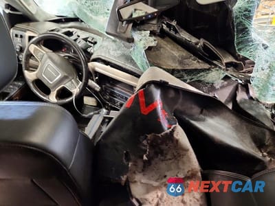 Zdjęcie 8 z 12 samochodu: 2017 GMC SIERRA K2500 DENALI VIN:1GT12UEYXHF137900 - miniatura