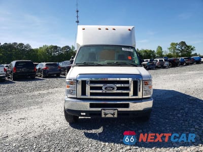 Piąte zdjęcie samochodu w środku: 2017 FORD E350 DELIVERY TRUCK VIN:1FDWE3F65HDC77445 - miniatura