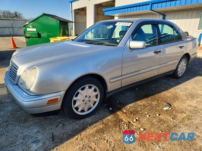 1998 MERCEDES-BENZ E 320 WDBJF65F7WA528722 - główne zdjęcie licytacji z USA - miniatura