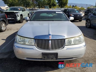 Piąte zdjęcie samochodu w środku: 2002 LINCOLN TOWN CAR EXECUTIVE VIN:1LNHM81W12Y661352 - miniatura