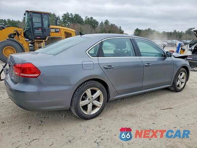 Trzecie zdjęcie samochodu z tyłu: 2015 VOLKSWAGEN PASSAT S VIN:1VWAS7A34FC079497 - miniatura