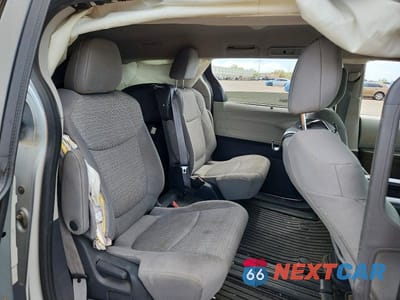 Zdjęcie 11 z 13 samochodu: 2021 TOYOTA SIENNA LE VIN:5TDKSKFC1MS003735 - miniatura