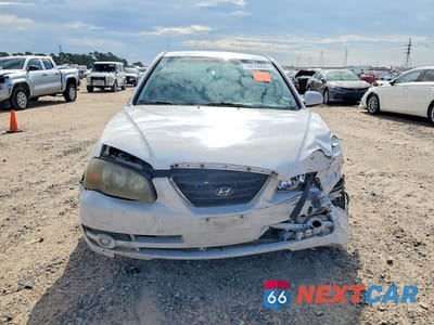 Piąte zdjęcie samochodu w środku: 2004 HYUNDAI ELANTRA GLS VIN:KMHDN46DX4U827308 - miniatura