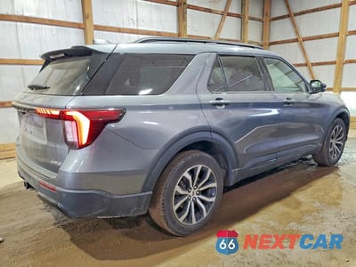 Trzecie zdjęcie samochodu z tyłu: 2025 FORD EXPLORER ST-LINE VIN:1FMUK8KH0SGB77487 - miniatura