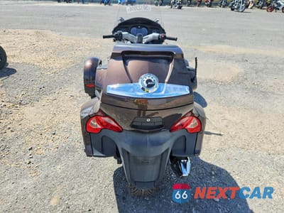 Czwarte zdjęcie samochodu z boku: 2012 CAN-AM SPYDER ROADSTER RT-LTD VIN:2BXJBRC18CV000143 - miniatura