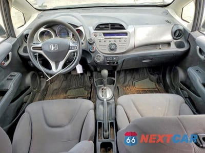 Zdjęcie 8 z 11 samochodu: 2013 HONDA FIT VIN:JHMGE8H33DC063710 - miniatura