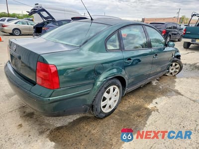 Trzecie zdjęcie samochodu z tyłu: 1999 VOLKSWAGEN PASSAT GLS VIN:WVWMA63BXXE520282 - miniatura