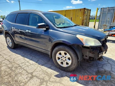 Czwarte zdjęcie samochodu z boku: 2011 CHEVROLET TRAVERSE LS VIN:1GNKVFED8BJ314959 - miniatura