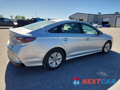 Trzecie zdjęcie samochodu z tyłu: 2018 HYUNDAI SONATA HYBRID SE VIN:KMHE24L37JA078540 - miniatura