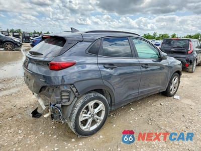 Trzecie zdjęcie samochodu z tyłu: 2023 HYUNDAI KONA SEL VIN:KM8K6CAB5PU022874 - miniatura