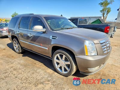 Czwarte zdjęcie samochodu z boku: 2013 CADILLAC ESCALADE LUXURY VIN:1GYS4BEF0DR379163 - miniatura