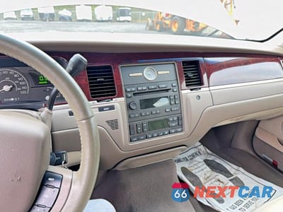 Zdjęcie 9 z 10 samochodu: 2005 LINCOLN TOWN CAR SIGNATURE VIN:1LNHM81W35Y668923 - miniatura