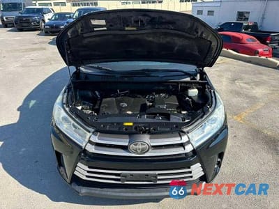 Zdjęcie 7 z 10 samochodu: 2019 TOYOTA HIGHLANDER LE VIN:5TDBZRFH5KS956963 - miniatura