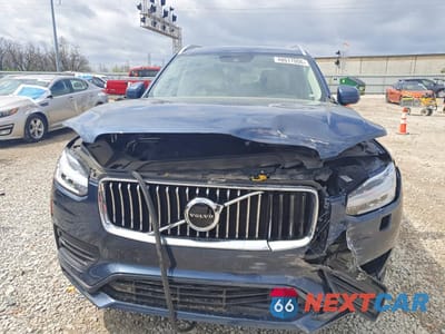 Piąte zdjęcie samochodu w środku: 2021 VOLVO XC90 T5 MOMENTUM VIN:YV4102PK0M1731225 - miniatura