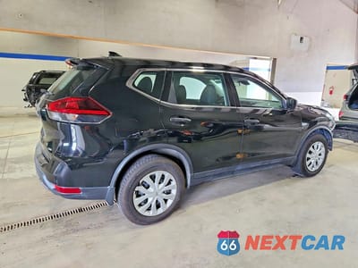 Trzecie zdjęcie samochodu z tyłu: 2019 NISSAN ROGUE S VIN:5N1AT2MV5KC814400 - miniatura