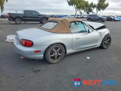 Trzecie zdjęcie samochodu z tyłu: 2000 MAZDA MX-5 MIATA BASE VIN:JM1NB3534Y0142626 - miniatura