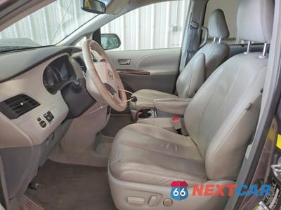 Zdjęcie 7 z 13 samochodu: 2011 TOYOTA SIENNA XLE 8-PASSENGER VIN:5TDYK3DC3BS040656 - miniatura