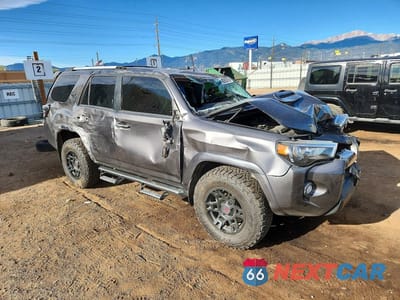 Czwarte zdjęcie samochodu z boku: 2018 TOYOTA 4RUNNER TRD OFF-ROAD PREMIUM VIN:JTEBU5JR0J5526233 - miniatura