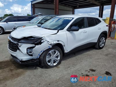2025 CHEVROLET TRAX LS KL77LFEPXSC222221 - główne zdjęcie licytacji z USA - miniatura