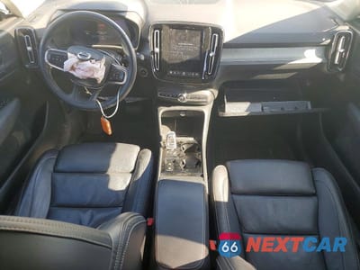 Zdjęcie 8 z 14 samochodu: 2023 VOLVO XC40 PLUS VIN:YV4L12UL0P2944239 - miniatura