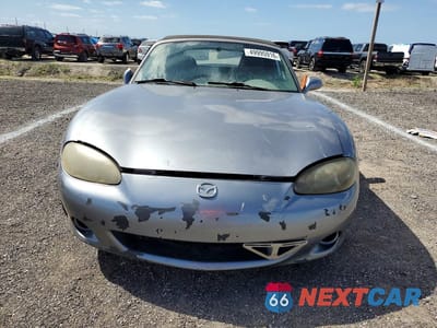 Piąte zdjęcie samochodu w środku: 2004 MAZDA MX-5 MIATA SPEED VIN:JM1NB354X40409772 - miniatura